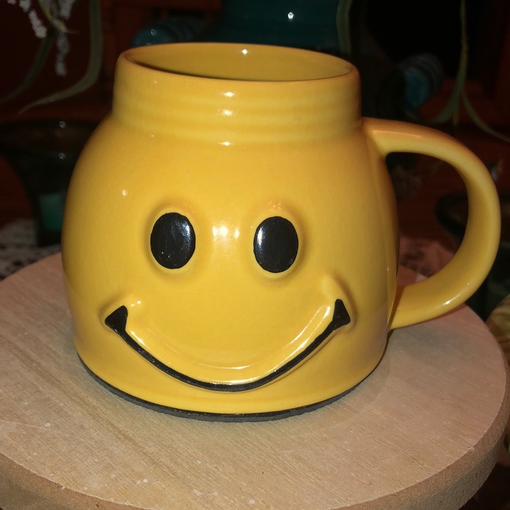 Vintage smiley face no spill travel non slip mug